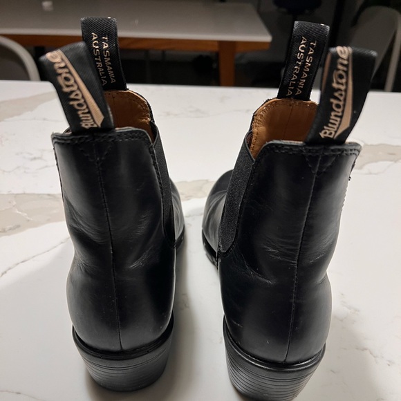 Blundstone Heeled Chelsea Boot - Picture 2 of 6